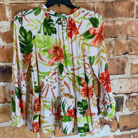 SOLD!!Style&Co Petite Ruffled Hem Blouse - Picture 4 of 8